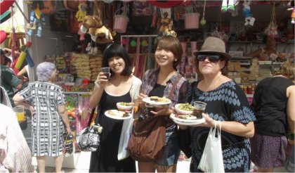 Spanish language students in the market